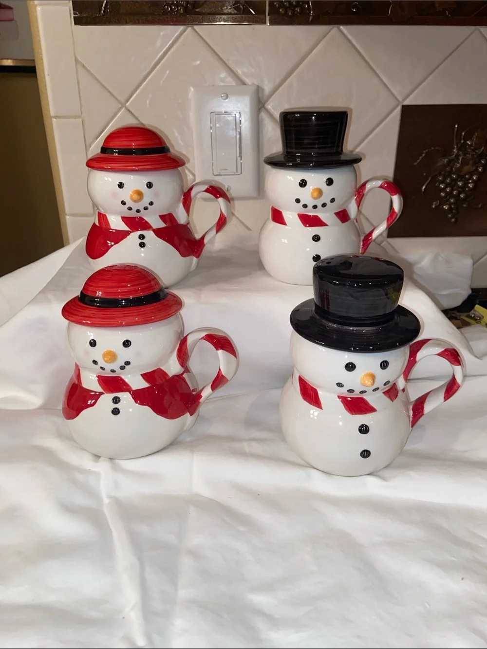 RARE Like new Williams Sonoma Holiday Snowman Snowmaid Mugs Set